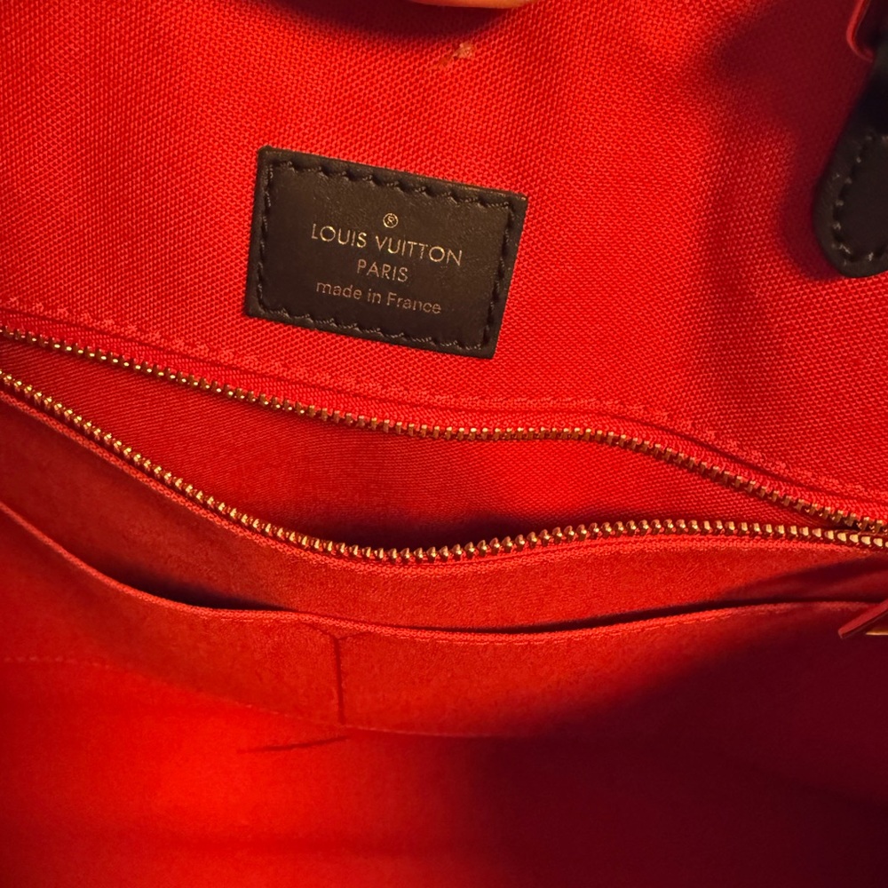 Louis Vuitton GM Monogram On The Go Tote Bag - Picture 10 of 16